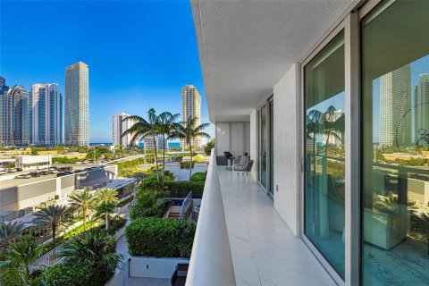 Condominio en venta en Sunny Isles Beach, Florida, 2 dormitorios, 143.16 m2 № 1065340 - foto 17