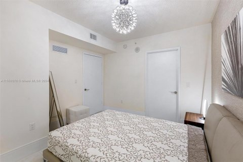 Condo in Sunny Isles Beach, Florida, 2 bedrooms  № 1065340 - photo 30