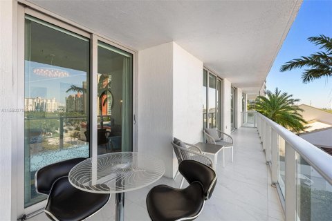 Condominio en venta en Sunny Isles Beach, Florida, 2 dormitorios, 143.16 m2 № 1065340 - foto 18