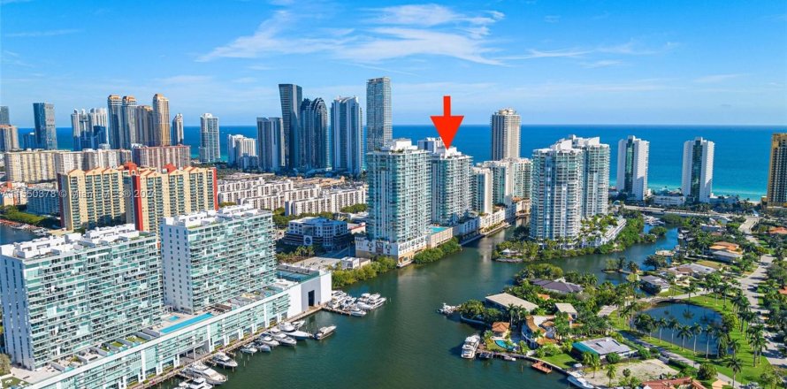 Condominio en Sunny Isles Beach, Florida, 2 dormitorios  № 1065340