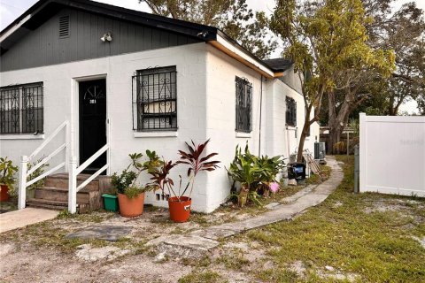 House in Tampa, Florida 3 bedrooms, 109.25 sq.m. № 1419247 - photo 1