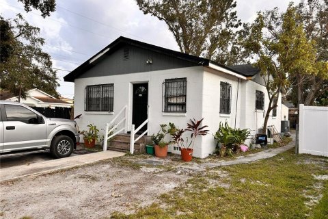 House in Tampa, Florida 3 bedrooms, 109.25 sq.m. № 1419247 - photo 2