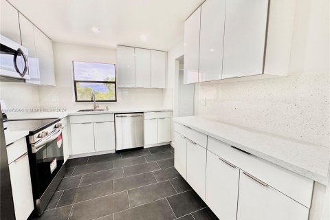 Copropriété à vendre à Sunrise, Floride: 2 chambres, 73.67 m2 № 1397732 - photo 16