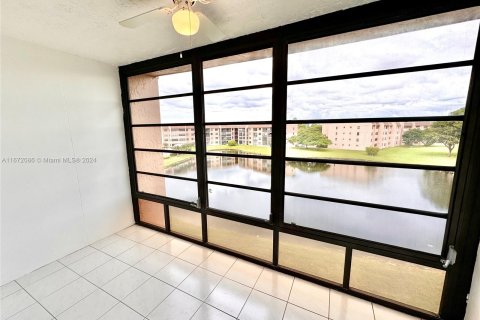 Copropriété à vendre à Sunrise, Floride: 2 chambres, 73.67 m2 № 1397732 - photo 5