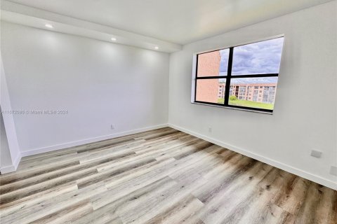 Copropriété à vendre à Sunrise, Floride: 2 chambres, 73.67 m2 № 1397732 - photo 6