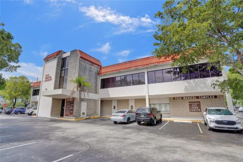 Propiedad comercial en venta en Oakland Park, Florida № 1397733 - foto 2