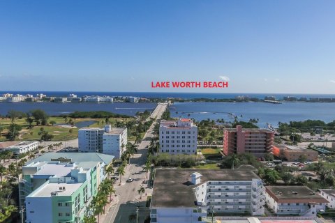 Casa en venta en Lake Worth, Florida, 4 dormitorios, 187.48 m2 № 1077570 - foto 13