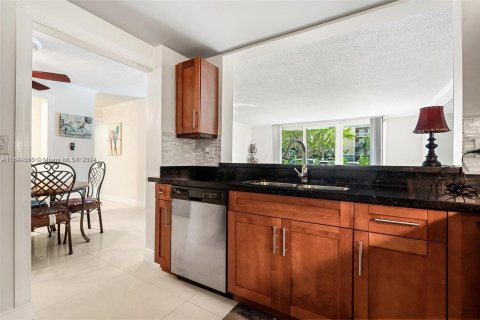 Condominio en venta en Hallandale Beach, Florida, 2 dormitorios, 101.45 m2 № 1325967 - foto 2