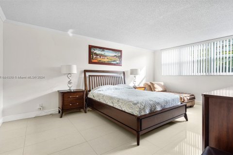 Condominio en venta en Hallandale Beach, Florida, 2 dormitorios, 101.45 m2 № 1325967 - foto 10