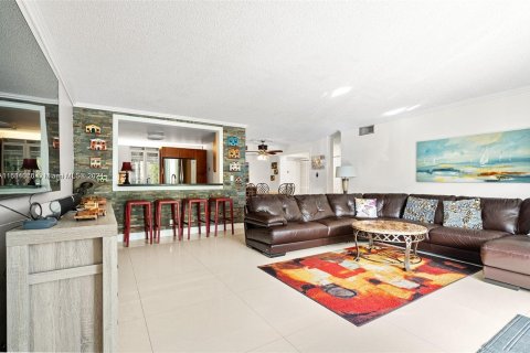 Copropriété à vendre à Hallandale Beach, Floride: 2 chambres, 101.45 m2 № 1325967 - photo 8