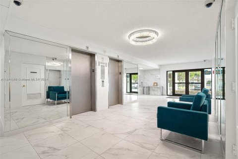 Copropriété à vendre à Hallandale Beach, Floride: 2 chambres, 101.45 m2 № 1325967 - photo 19