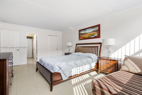 Condo in Hallandale Beach, Florida, 2 bedrooms  № 1325967 - photo 11