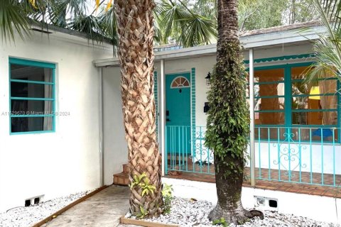 House in Miami, Florida 3 bedrooms, 107.77 sq.m. № 1325921 - photo 1