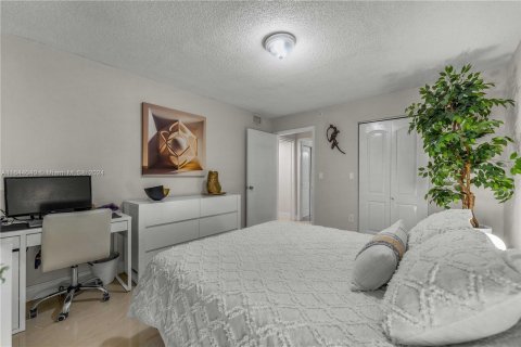 Condo in Miramar, Florida, 2 bedrooms  № 1325965 - photo 12