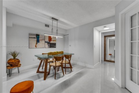 Condominio en venta en Miramar, Florida, 2 dormitorios, 75.9 m2 № 1325965 - foto 9