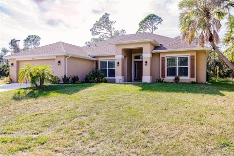 House in North Port, Florida 4 bedrooms, 216.37 sq.m. № 1052120 - photo 1