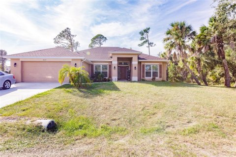 House in North Port, Florida 4 bedrooms, 216.37 sq.m. № 1052120 - photo 2