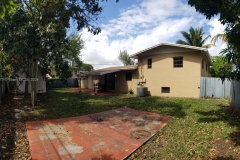 Villa ou maison à louer à Miami, Floride: 4 chambres, 181.44 m2 № 1021755 - photo 19