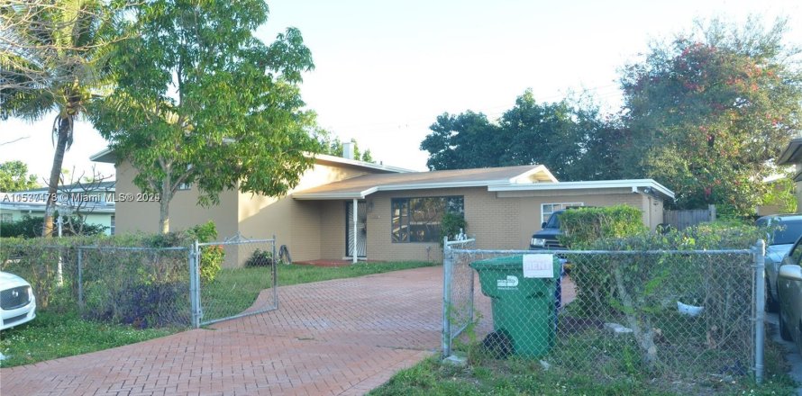 House in Miami, Florida 4 bedrooms, 181.44 sq.m. № 1021755