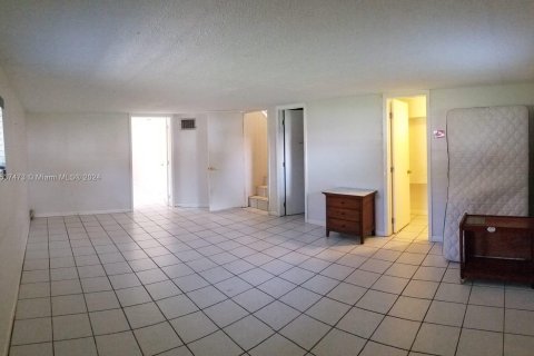 Casa en alquiler en Miami, Florida, 4 dormitorios, 181.44 m2 № 1021755 - foto 5