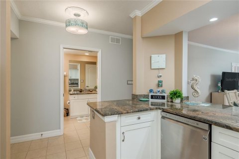 Condo in New Port Richey, Florida, 2 bedrooms  № 1340528 - photo 13