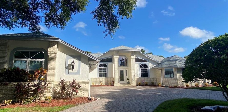 House in Orlando, Florida 4 bedrooms, 239.87 sq.m. № 1340530