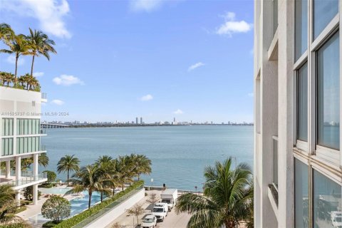 Condo in Miami, Florida, 1 bedroom  № 1269349 - photo 2