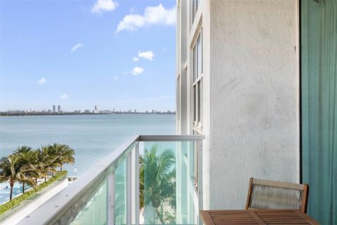 Condo in Miami, Florida, 1 bedroom  № 1269349 - photo 16