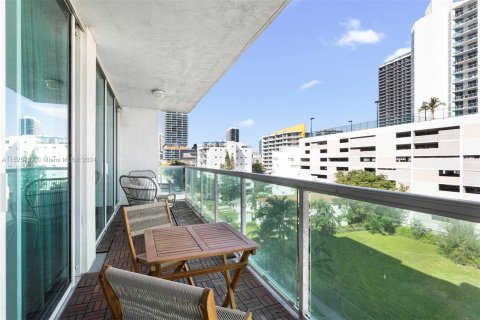 Condominio en venta en Miami, Florida, 1 dormitorio, 62.89 m2 № 1269349 - foto 17