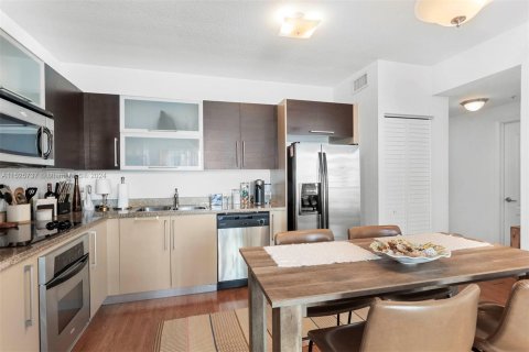 Condo in Miami, Florida, 1 bedroom  № 1269349 - photo 5