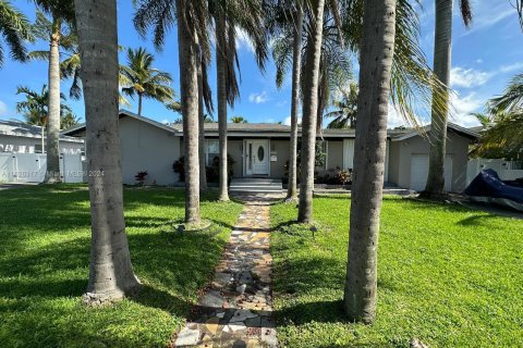 Casa en venta en Hollywood, Florida, 4 dormitorios, 250.84 m2 № 1272691 - foto 3