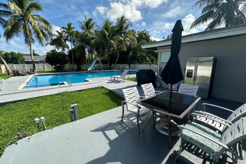 Casa en venta en Hollywood, Florida, 4 dormitorios, 250.84 m2 № 1272691 - foto 11