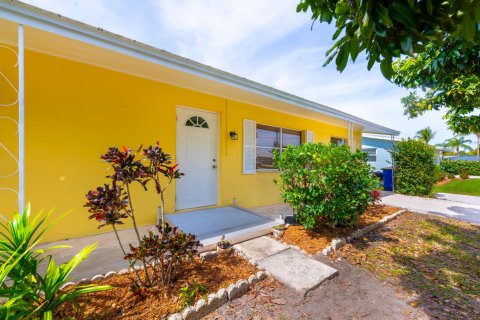House in Jensen Beach, Florida 3 bedrooms, 143.81 sq.m. № 1040695 - photo 28