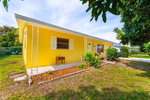 House in Jensen Beach, Florida 3 bedrooms, 143.81 sq.m. № 1040695 - photo 27