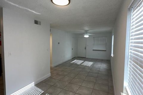 Apartamento en alquiler en Leesburg, Florida, 3 dormitorios, 84.45 m2 № 1340752 - foto 3