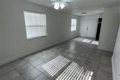 Apartamento en alquiler en Leesburg, Florida, 3 dormitorios, 84.45 m2 № 1340752 - foto 2