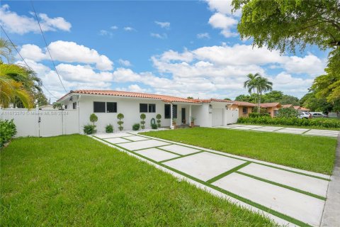 House in Miami Springs, Florida 3 bedrooms, 145.76 sq.m. № 1398331 - photo 6