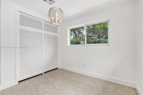 House in Miami Springs, Florida 3 bedrooms, 145.76 sq.m. № 1398331 - photo 26