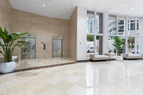 Condo in Fort Lauderdale, Florida, 2 bedrooms  № 1383653 - photo 12