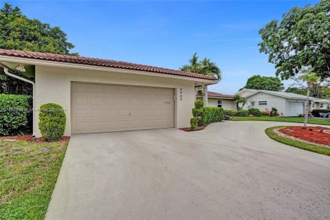 Villa ou maison à vendre à Tamarac, Floride: 2 chambres, 196.3 m2 № 1383611 - photo 9