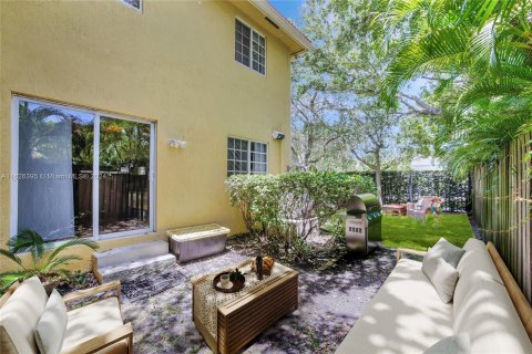 Townhouse in Hallandale Beach, Florida 3 bedrooms, 171.68 sq.m. № 1272766 - photo 16