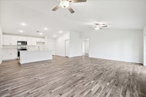 Villa ou maison à vendre à Cape Coral, Floride: 4 chambres, 164.16 m2 № 1348065 - photo 8