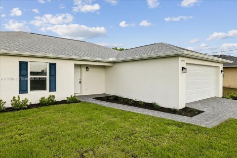 Villa ou maison à vendre à Cape Coral, Floride: 4 chambres, 164.16 m2 № 1348065 - photo 2