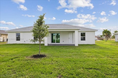 Villa ou maison à vendre à Cape Coral, Floride: 4 chambres, 164.16 m2 № 1348065 - photo 24