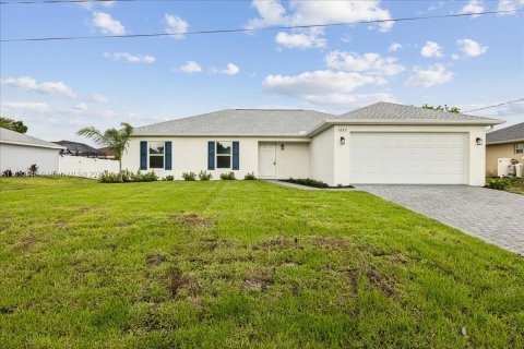 Villa ou maison à vendre à Cape Coral, Floride: 4 chambres, 164.16 m2 № 1348065 - photo 1