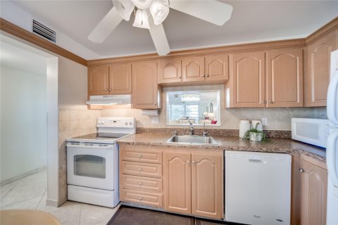 Condo in Lauderdale Lakes, Florida, 2 bedrooms  № 1035959 - photo 25