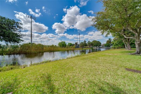 Condo in Lauderdale Lakes, Florida, 2 bedrooms  № 1035959 - photo 3