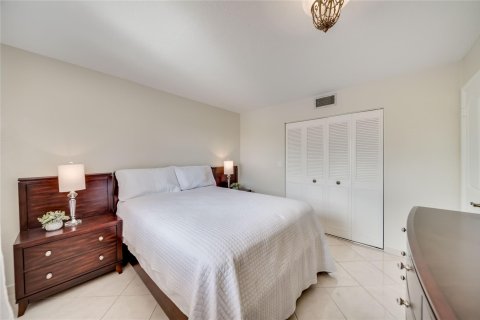 Condo in Lauderdale Lakes, Florida, 2 bedrooms  № 1035959 - photo 4