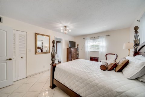 Condo in Lauderdale Lakes, Florida, 2 bedrooms  № 1035959 - photo 11