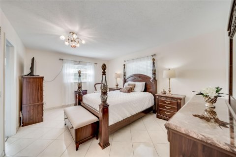 Condo in Lauderdale Lakes, Florida, 2 bedrooms  № 1035959 - photo 12